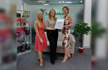 Karena Pawlak and Jayne Egerton at TopCashBack presenting their certificate for Strategic Partners