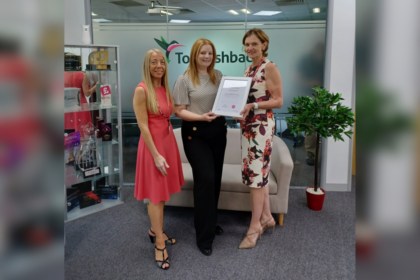 Karena Pawlak and Jayne Egerton at TopCashBack presenting their certificate for Strategic Partners