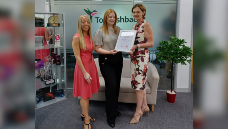 Karena Pawlak and Jayne Egerton at TopCashBack presenting their certificate for Strategic Partners