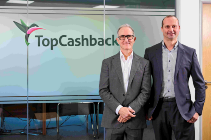 Untitled design – 2023-07-17T095519.566 Two colleagues at TopCashback