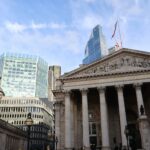 Picture of the royal exchange in the city of London.