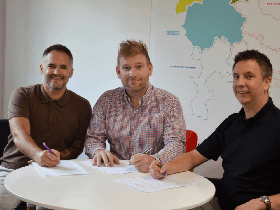 Picture of Chris Plant with chamber partner AMB insurance signing papers.