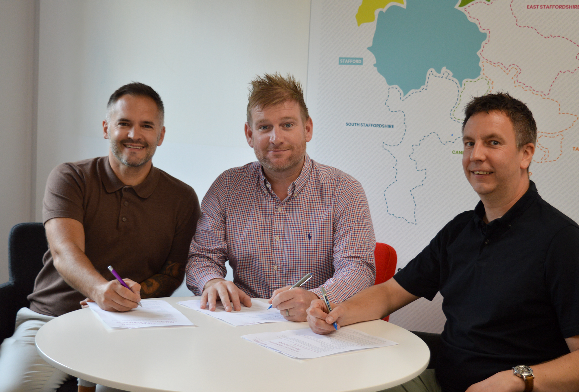 Picture of Chris Plant with chamber partner AMB insurance signing papers.